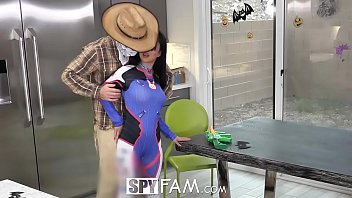 SpyFam Overwatch Halloween Disguise Fuck With Step Sister Jade Kush